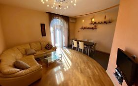 City Center Cute Flat 3 Rooms